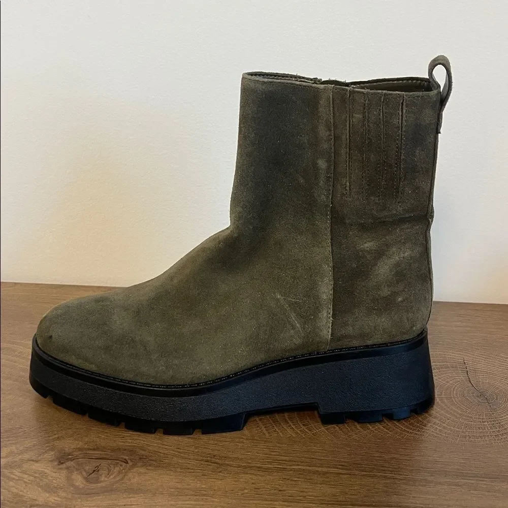 Vince Camuto Neframes Green Suede Chelsea Ankle Boots 8.5